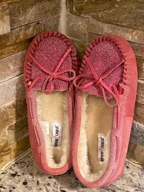 Minnetonka Cream Faux-Fur Lined Leather Moccasin